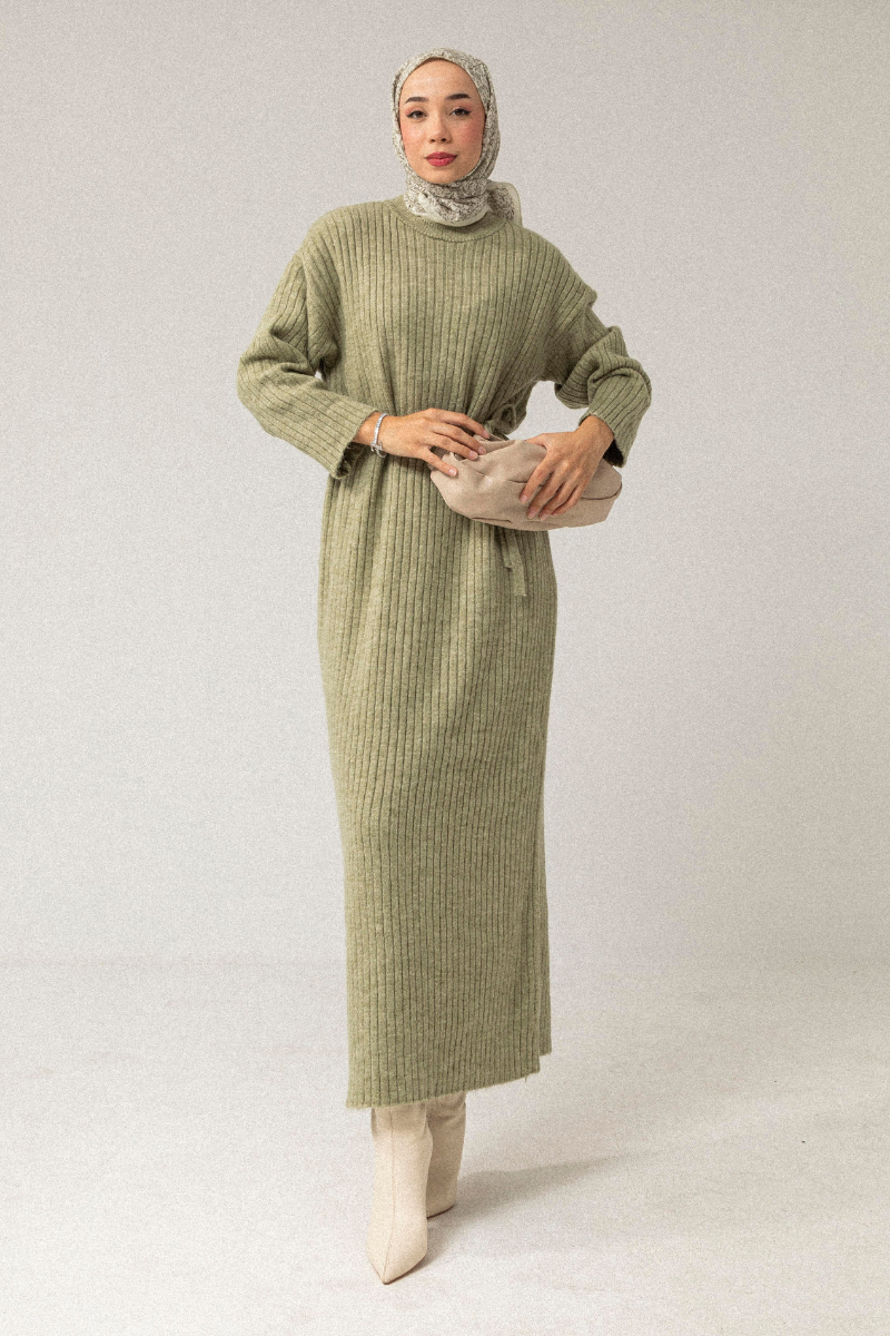 Oversized Fitted Knitwear Dress with Belt